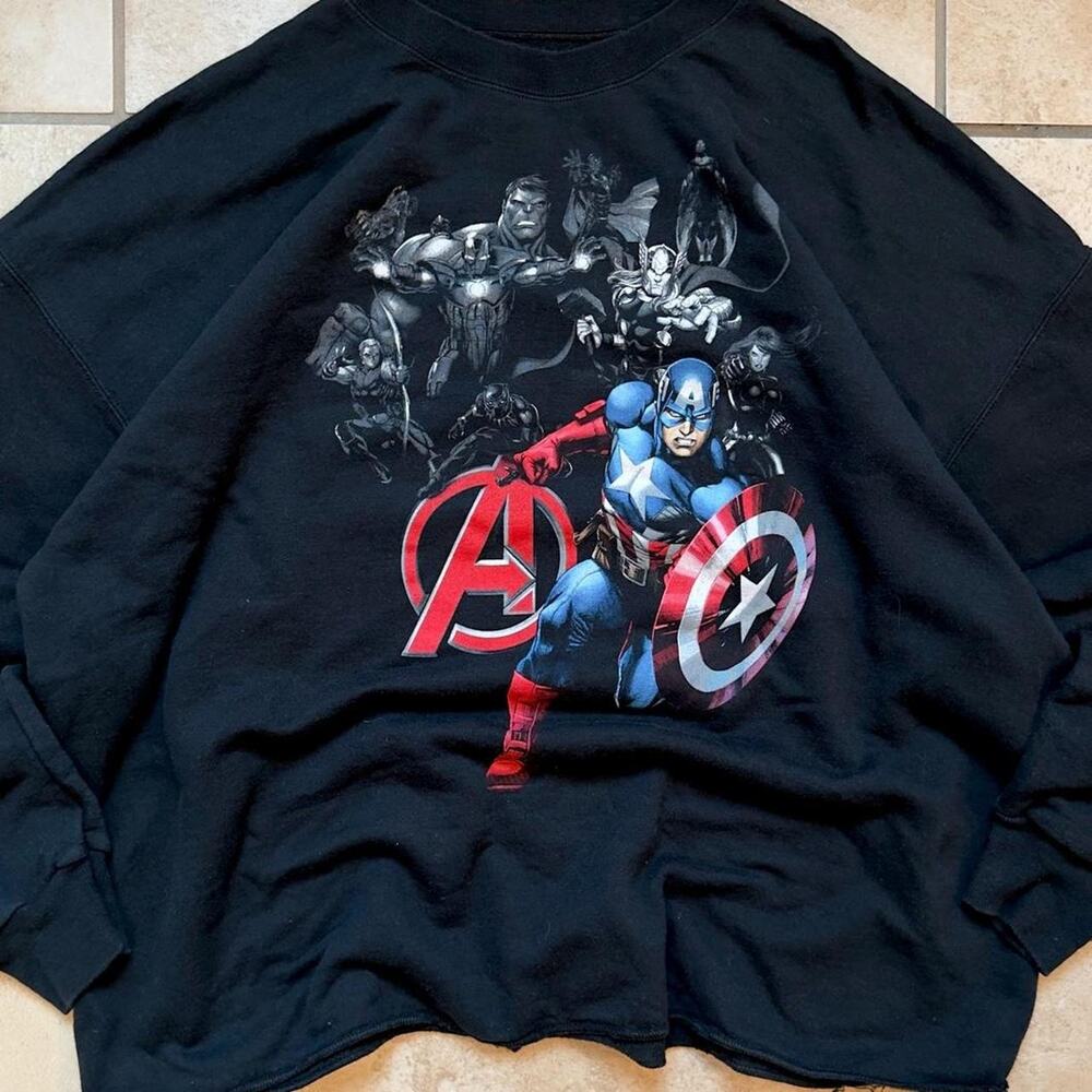 Universal Studios Marvel Avengers Pullover Sweatshirt - Size L